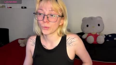 Snapshot of cloe_five chatting on November 2025 11:16:01 PM CLOE online show from November 2025 11:16:01 PM