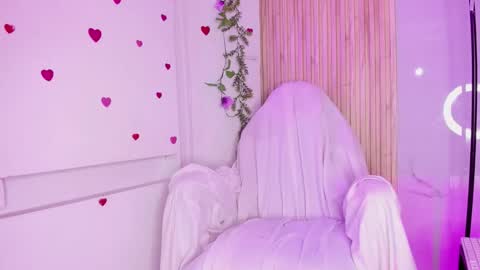 Snapshot of cloe_morningstarr chatting on December 2025 06:23:01 PM Cloe online show from December 2025 06:23:01 PM