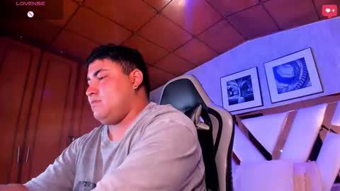 Snapshot of cloe_x_billy chatting on November 2025 04:52:01 PM Cloe x Billy online show from November 2025 04:52:01 PM