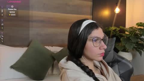 cloee20_ online show from February 2026 02:53:01 AM