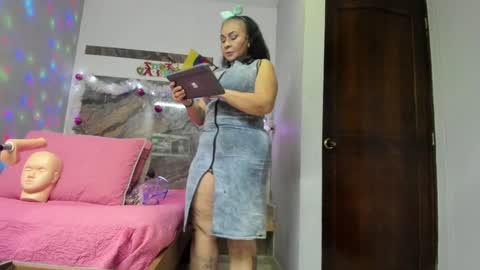 CLOE online show from December 2024 10:45:02 AM