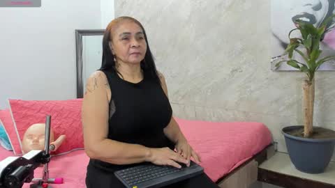 Snapshot of cloee_rabbyt chatting on November 2025 11:42:02 AM CLOE online show from November 2025 11:42:02 AM