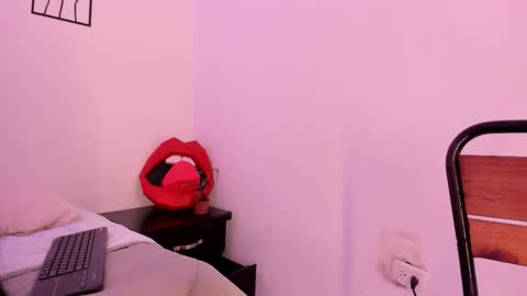 cloe online show from November 2025 08:42:01 PM