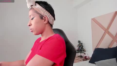 Cloe online show from December 2025 12:06:01 AM