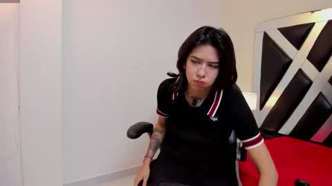 lady cloe person online show from December 2025 12:03:02 PM