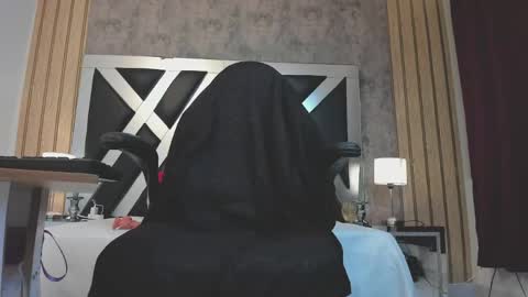 lady cloe person online show from May 2026 11:57:01 PM