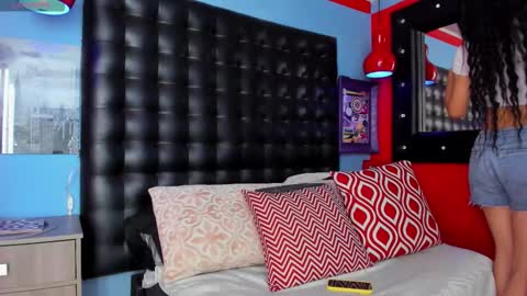 ---Cloe--- online show from November 2025 02:54:01 PM