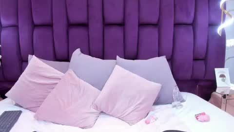 Cloe  online show from March 2026 08:25:01 PM