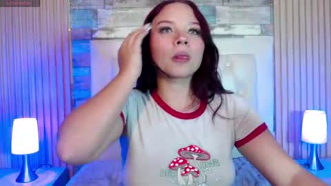 Snapshot of cloey_bentley chatting on June 2026 09:02:01 PM cloey_bentley online show from June 2026 09:02:01 PM
