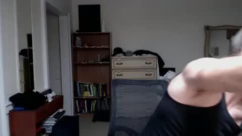 Cloud online show from October 2025 12:19:02 AM