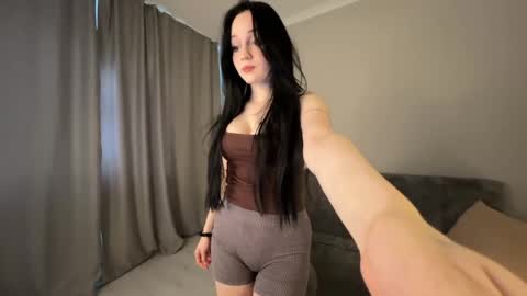 Ellie online show from May 2026 04:08:01 AM