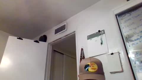 Snapshot of cloudyydayzz chatting on March 2026 04:28:02 AM tallhungandcloudy online show from March 2026 04:28:02 AM