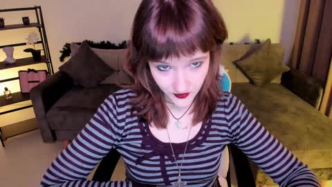 Snapshot of clover_red chatting on December 2024 02:49:02 PM Clover follow me online show from December 2024 02:49:02 PM