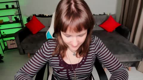 Snapshot of clover_red chatting on January 2025 03:12:02 PM Clover follow me online show from January 2025 03:12:02 PM