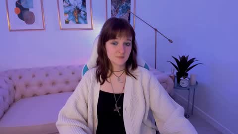 Snapshot of clover_red chatting on January 2025 05:32:01 PM Clover follow me online show from January 2025 05:32:01 PM