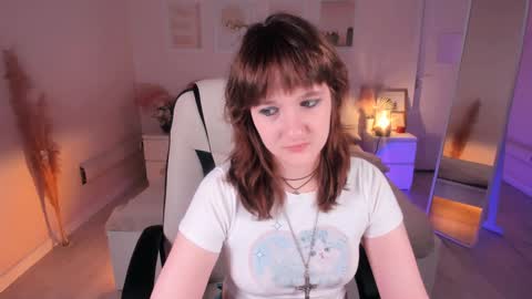 Snapshot of clover_red chatting on January 2025 06:38:02 AM Clover follow me online show from January 2025 06:38:02 AM