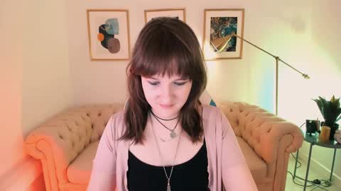 Snapshot of clover_red chatting on January 2025 02:21:01 PM Clover follow me online show from January 2025 02:21:01 PM