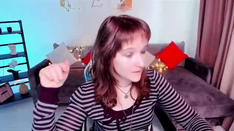 Snapshot of clover_red chatting on March 2025 02:32:02 PM Clover follow me online show from March 2025 02:32:02 PM