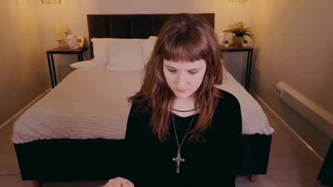 Snapshot of clover_red chatting on September 2025 02:28:01 PM Clover follow me online show from September 2025 02:28:01 PM