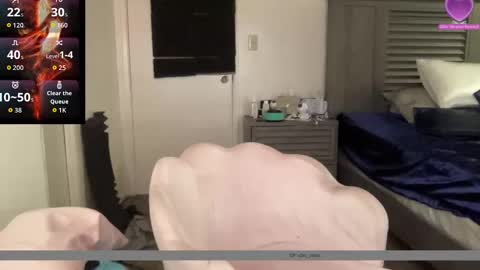 Snapshot of cocanutt_ chatting on September 2025 06:19:02 AM CocaNutt online show from September 2025 06:19:02 AM