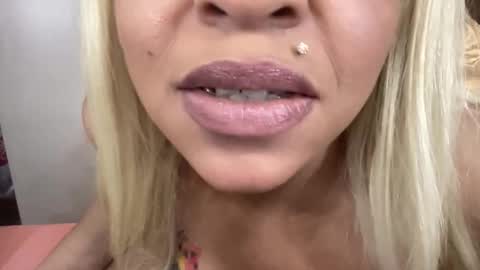 Snapshot of cocanutt_ chatting on January 2026 02:11:01 PM CocaNutt online show from January 2026 02:11:01 PM