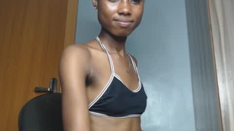 Snapshot of coco_petitqueen chatting on January 2025 07:49:01 PM coco_petitqueen online show from January 2025 07:49:01 PM