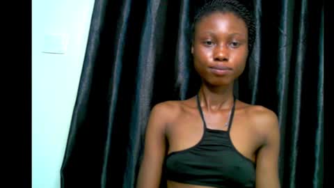 Snapshot of coco_petitqueen chatting on January 2025 08:33:01 AM coco_petitqueen online show from January 2025 08:33:01 AM