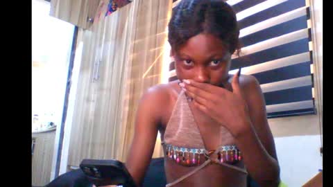 Snapshot of coco_petitqueen chatting on January 2025 02:06:01 PM coco_petitqueen online show from January 2025 02:06:01 PM