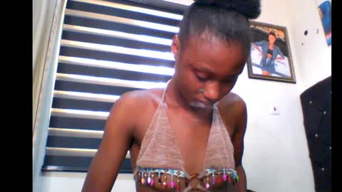 Snapshot of coco_petitqueen chatting on January 2025 09:44:02 AM coco_petitqueen online show from January 2025 09:44:02 AM