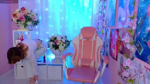 Mia online show from May 2026 03:28:01 PM