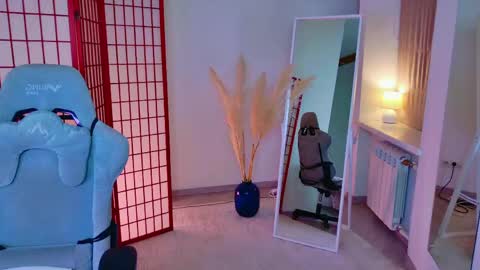 Mia online show from May 2026 09:53:01 PM