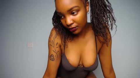 Snapshot of cocos_camera chatting on October 2025 11:32:02 AM Coco online show from October 2025 11:32:02 AM