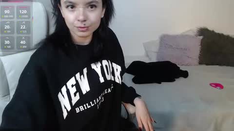 Phia And Luna online show from September 2025 03:01:01 AM