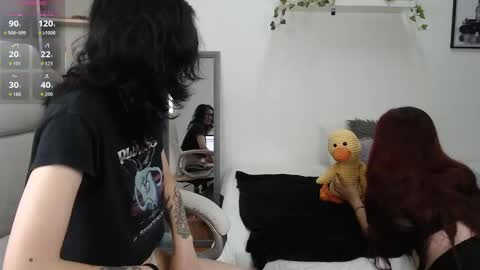 Phia And Luna online show from October 2025 03:37:01 AM