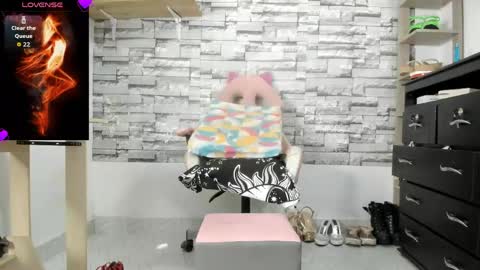 laurita online show from April 2026 06:27:01 PM
