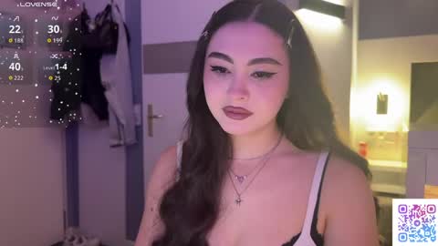 Snapshot of coffee_wihtout_milk chatting on April 2026 11:46:02 PM Yumi online show from April 2026 11:46:02 PM