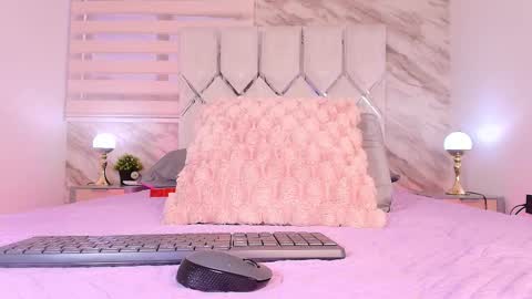 colett online show from November 2025 11:54:02 AM