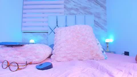 colett online show from December 2025 12:11:02 PM