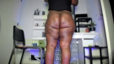 Snapshot of colorfullydark chatting on September 2025 01:38:02 AM Noni online show from September 2025 01:38:02 AM