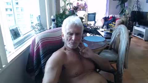 Snapshot of colourmybrush chatting on October 2025 04:51:02 PM colourmybrush online show from October 2025 04:51:02 PM