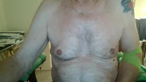 Snapshot of comeonmymouth chatting on December 2025 11:43:01 PM comeonmymouth online show from December 2025 11:43:01 PM