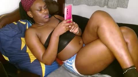 Snapshot of comicalcara chatting on November 2025 06:19:01 AM Cara online show from November 2025 06:19:01 AM