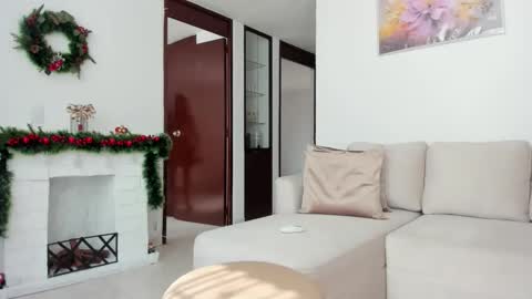 conie28  online show from December 2025 07:18:01 PM