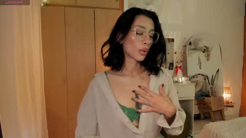 Snapshot of connie_deep chatting on December 2024 01:06:02 PM connie online show from December 2024 01:06:02 PM