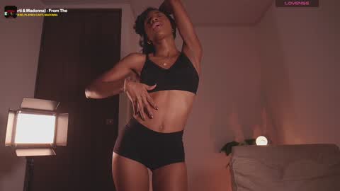   independent model online show from December 2024 11:17:01 PM