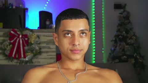 Snapshot of connorxstone_ chatting on December 2024 01:25:02 AM Seraf rincon independent model online show from December 2024 01:25:02 AM