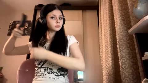 Snapshot of constancefeusier chatting on November 2025 06:09:02 PM Isabella online show from November 2025 06:09:02 PM