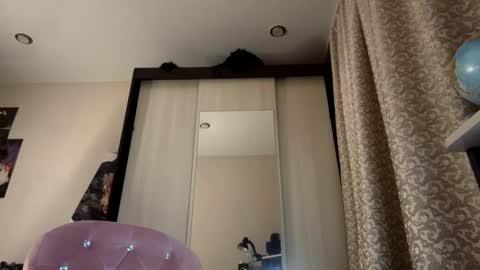 Snapshot of constancefeusier chatting on November 2025 06:18:02 PM Isabella online show from November 2025 06:18:02 PM