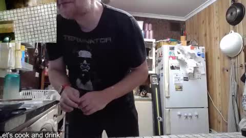 Snapshot of cookieliquor chatting on September 2025 09:15:01 PM Cookie - I do cooking streams occasionally. Next stream online show from September 2025 09:15:01 PM