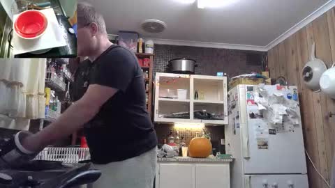 Snapshot of cookieliquor chatting on October 2025 09:52:01 PM Cookie - I do cooking streams occasionally. Next stream online show from October 2025 09:52:01 PM